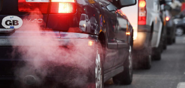 Londra, secondo Sadiq Khan il governo dovrebbe pagare 3500 sterline agli automobilisti per rottamare i diesel