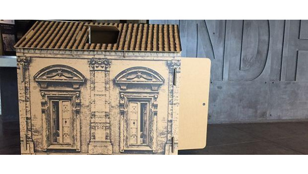 Immagine: Comieco, case di cartone per i clochard di Milano e Torino con il progetto #arteperilsociale di Vittorio Sgarbi