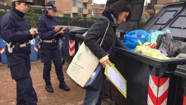 Immagine: Torino. A Beinasco cala la raccolta differenziata: Comune e Covar14 puntano sui controlli