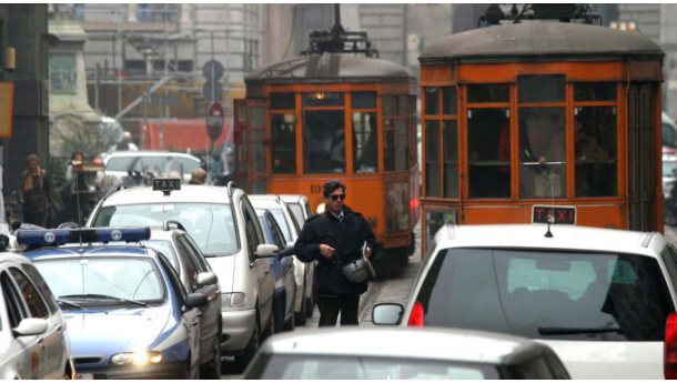 Immagine: Smog, Milano sta per superare i 35 giorni di sforamento del limite di Pm10. Anno peggiore dal 2012