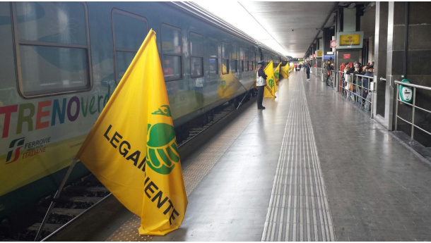 Immagine: Conai sul Treno Verde per informare sui benefici della corretta raccolta differenziata