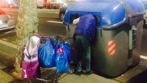 Immagine: Più pulizia che riciclo, reportage dai cassonetti di Barcellona