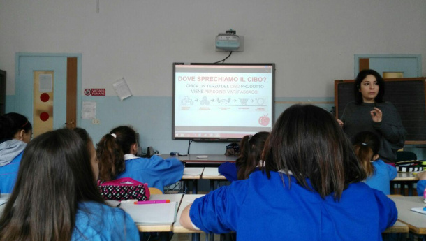 Immagine: Torino: nelle scuole dei comuni Covar14 si impara anche a non sprecare il cibo