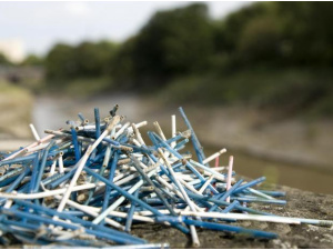 Cotton fioc sostenibili, da Jhonson&Jhonson a Tesco una nuova battaglia tutta british contro il marine litter