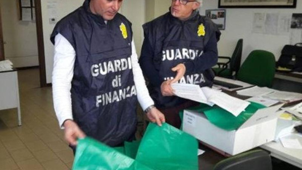 Immagine: Sacchetti illegali, maxi sequestro di 18mila shopper a Rovigo