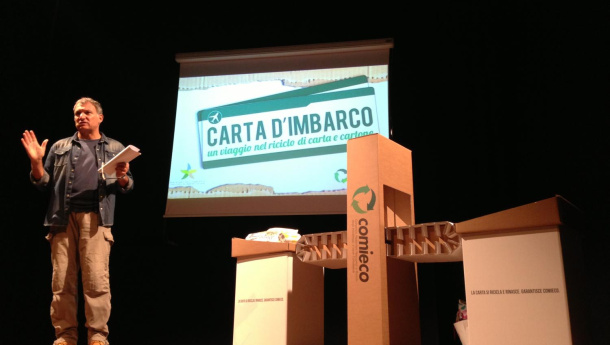 Immagine: 'Carta d’imbarco' a Bardonecchia. Comieco porta il riciclo di carta e cartone a teatro con uno spettacolo per le scuole