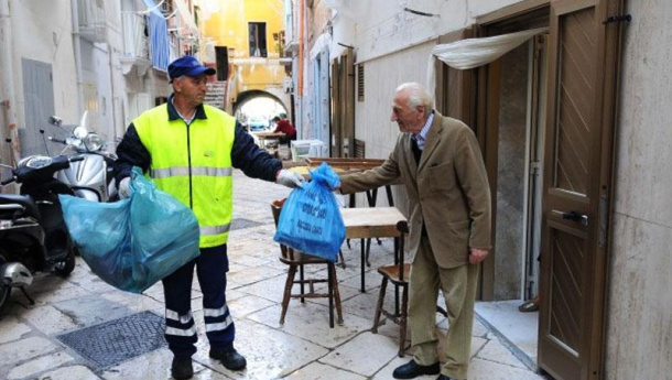 Immagine: Bari, 65 ecofacilitatori per il porta a porta: online l'avviso per la selezione di studenti universitari