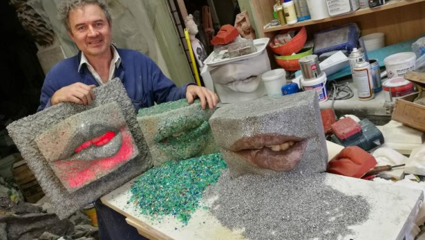 Immagine: Torino: le 'bocche' di Salvatore Liistro realizzate in gesso, metallo e materiali riciclati