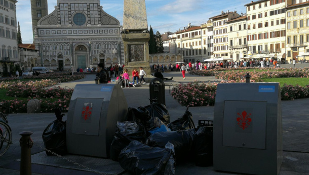 Immagine: ‘Emergenza rifiuti a Firenze: qui c'è davvero bisogno delle magliette gialle!’