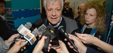 Raggi da Galletti per spiegare il piano rifiuti di Roma. Il Ministro: 'Sono perplesso'
