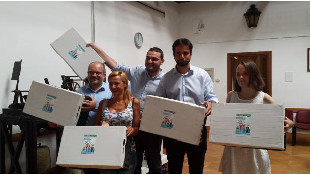 Immagine: Torino, Consiglieri comunali campioni del riuso adottano le cassette di “Cit ma bun”