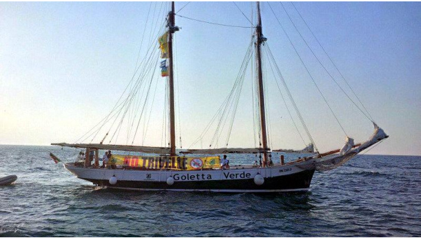 Immagine: SOS Goletta Verde per difendere il mare dall’inquinamento. L’imbarcazione ambientalista sosterà in Puglia dal 21 al 26 luglio