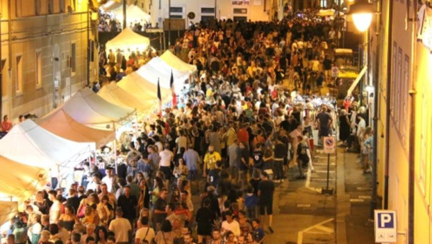 Immagine: Movida sostenibile, a Livorno con Effetto Venezia un Eco-sconto di 250 euro per chi  usa materiali biodegradabili/compostabili o a riuso