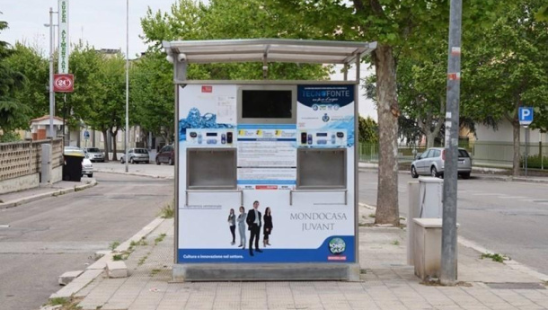 Immagine: Terlizzi, le case dell’acqua sfidano le fontane. Per il Comitato Beni Comuni: 'È un bisogno indotto'