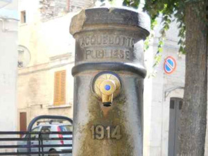 Terlizzi, le case dell’acqua sfidano le fontane. Per il Comitato Beni Comuni: 'È un bisogno indotto'