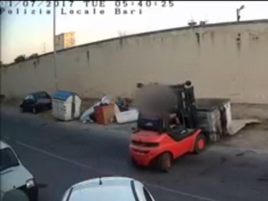 Bari, raffica di multe per errato conferimento di rifiuti e abbandono selvaggio di ingombranti