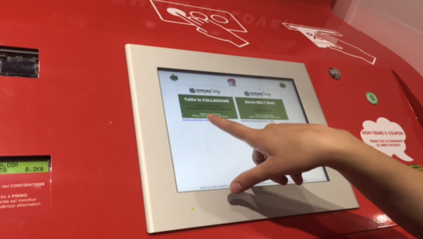 Immagine: Clothes for love: la raccolta degli abiti usati diventa hi-tech