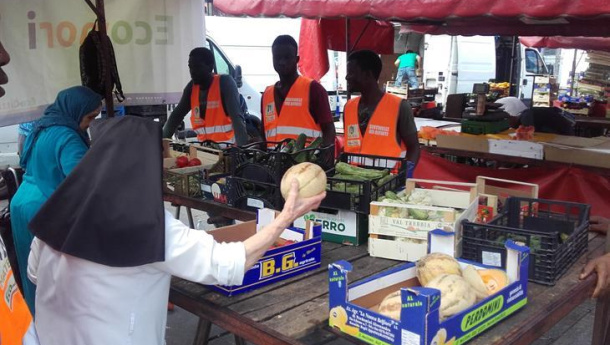 Immagine: Un giorno con gli Ecomori, le sentinelle del cibo a spreco zero
