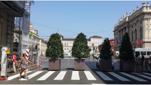 Immagine: Torino, arrivano le barriere antisfondamento a presidio delle zone pedonali del centro