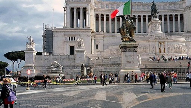 Immagine: Roma, dal 1° settembre riattivate le Ztl notturne e con il divieto d’accesso al Colle capitolino la Capitale è sempre più car-free