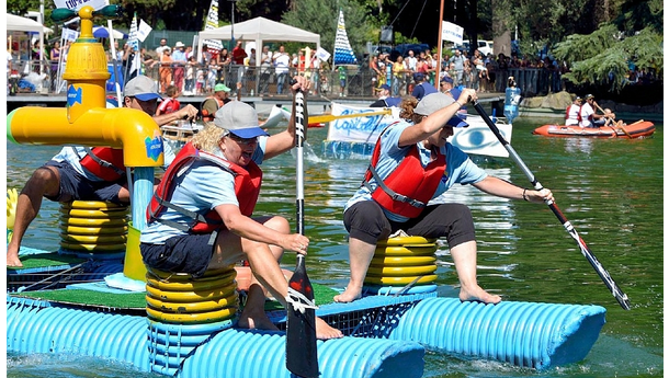 Immagine: Torna a settembre la Re Boat Roma Race, l'unica regata in Italia di imbarcazioni costruite con materiali di riciclo