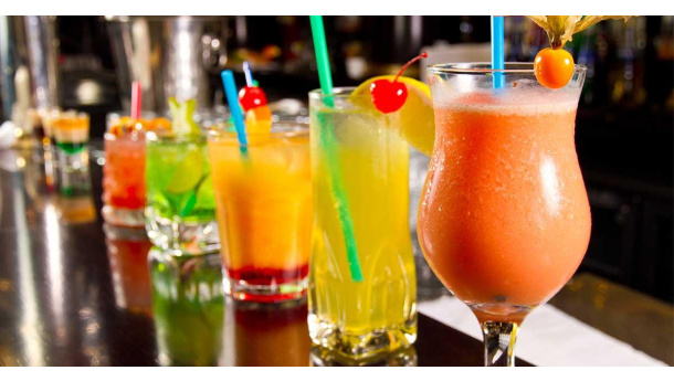 Immagine: Bar, ristoranti e catene alberghiere contro l’uso delle cannucce di plastica