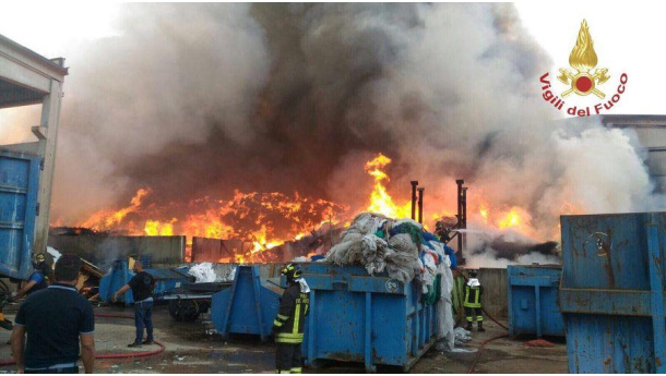 Immagine: Incendio Mortara, Arpa Lombardia installa un secondo campionatore per microinquinanti e diossina