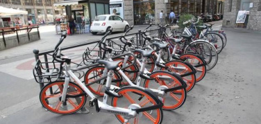 Milano, la settimana della moda è sempre più sostenibile. Tariffe speciali per il bike sharing