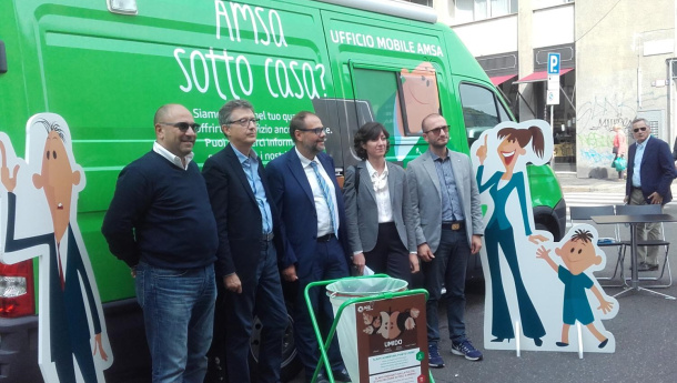 Immagine: Milano, la raccolta differenziata arriva in 24 mercati. Entro il 2018 in tutta la città