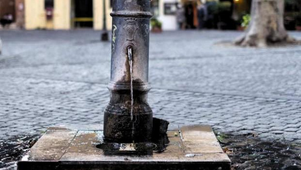 Immagine: Acqua di Roma, tre associazioni chiedono a Virginia Raggi la riapertura dei nasoni