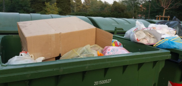 Quando i cassonetti sono fuori, la raccolta è (quasi) impossibile