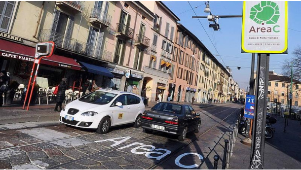 Immagine: Milano, Area C: dal 16 ottobre vietati diesel euro 4 senza FAP dentro la Cerchia dei bastioni