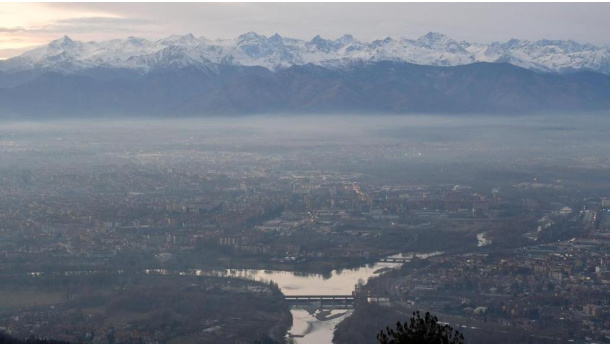Immagine: Torino, caldo anomalo e smog: 'Ma la siccità al nord ovest non è dovuta al cambiamento climatico'. Un'opinione controcorrente