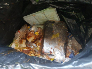 Umido e rifiuti speciali nella raccolta carta. I verbali non bastano e Asia elimina le campane  ‘dal cuore di Napoli’