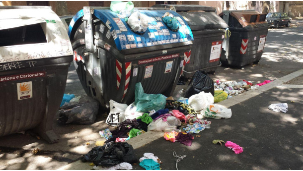 Immagine: Roma, rifiuti: 'Via i cassonetti stradali entro il 2021'. L'annuncio di Ama