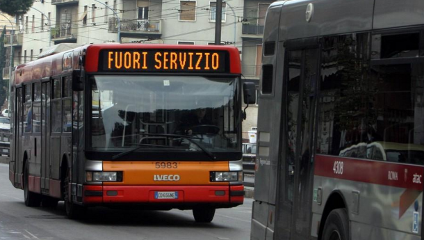 Immagine: Trasporto pubblico, nelle grandi città italiane il doppio del tempo delle capitali europee per coprire la stessa distanza