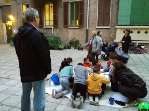 In via Panigarola, a Milano, fare la raccolta differenziata e una mission (quasi) impossibile