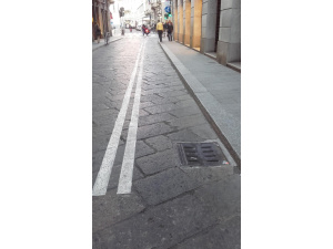 Milano, via Brera: come va il senso unico eccetto bici? Lo abbiamo chiesto ai ciclisti | Video