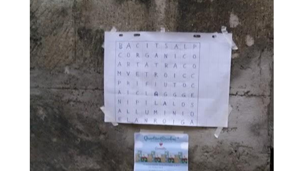 Immagine: Le borsette da signora non vanno nel bidone della carta