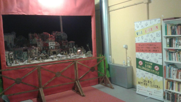 Immagine: La libreria di ViviLibron nel Presepe Meccanico del Maglio adottata dai Mercatini di Natale