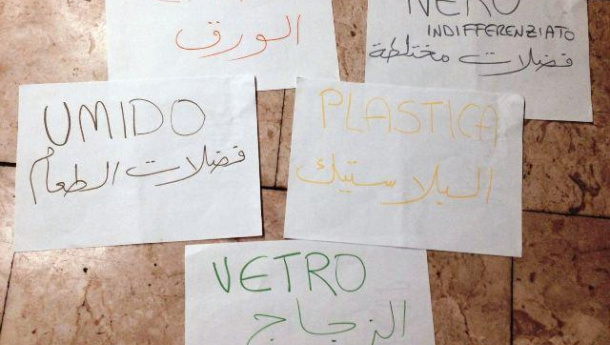 Immagine: Quartieri Ricicloni a lezione di italiano con donne di lingua araba