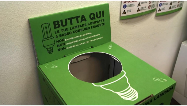 Immagine: Luci di Natale, la campagna di Ecolamp per imparare a conoscere e a riciclare correttamente i rifiuti di illuminazione