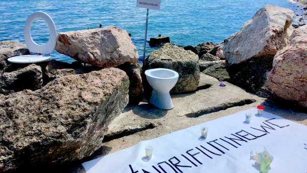 Immagine: Microplastiche: l'inquinamento coinvolge anche i laghi. L'indagine di Legambiente ed Enea