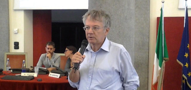 La protesta contro l'obbligo di pagare i sacchetti bio è solo una questione di principio?