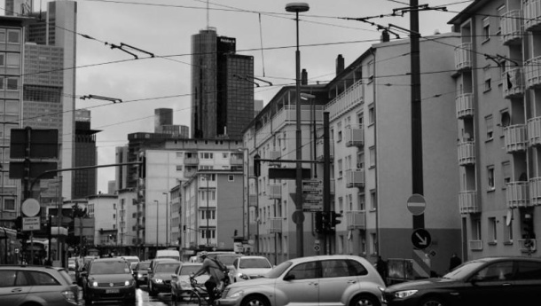 Immagine: Smog, per l’Agenzia Europea dell’Ambiente: “I produttori di auto e furgoni centrano gli obiettivi di emissione di CO2 per il 2016”