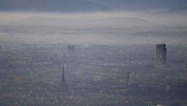 Immagine: Ultimatum Ue sullo smog: dai paesi misure adeguate entro il 5 febbraio o sarà deferimento alla Corte Europea
