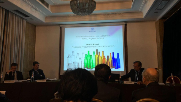 Immagine: Gli italiani e il vetro: Assovetro e Censis indagano il rapporto della penisola con questo antico e insostituibile materiale