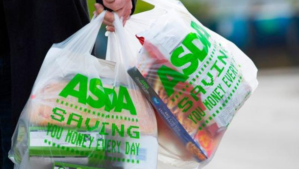 Immagine: Uk, Asda dice addio ai sacchetti monouso e promette di ridurre ‘almeno del 10%’ la plastica nei suoi prodotti
