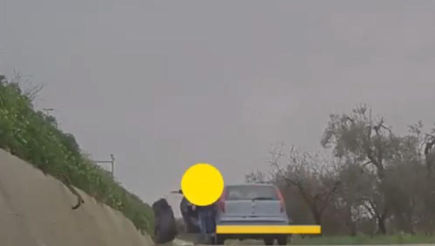 Immagine: Bari, 13 sanzioni in una settimana grazie alle fototrappole per abbandono selvaggio di rifiuti