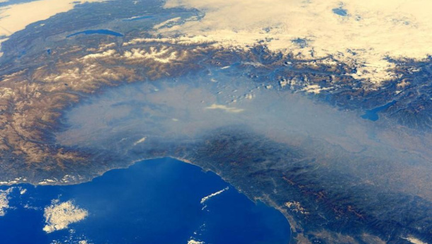 Immagine: Smog, ultimo avvertimento Ue a Italia e altri otto paesi: misure entro il 9 febbraio o si va alla Corte di Giustizia